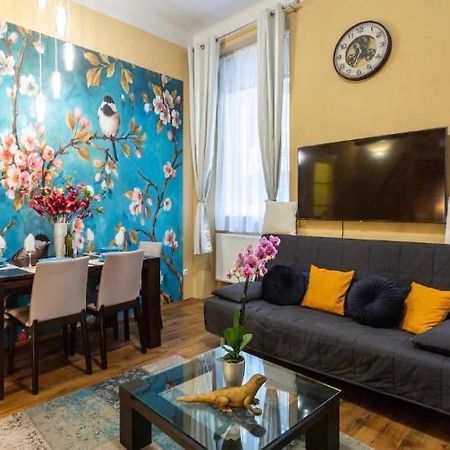 Cherry Blossom Designer Apartment In The Center With Free Parking Будапешт Экстерьер фото